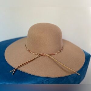 Floppy Hat w/ Wide Brim